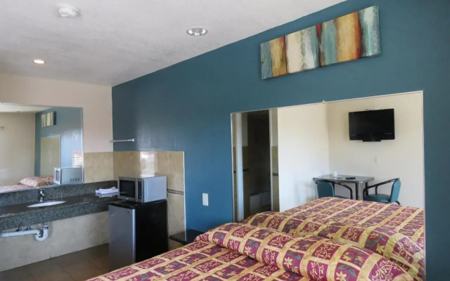 photo 4 of Foxys Den Motel