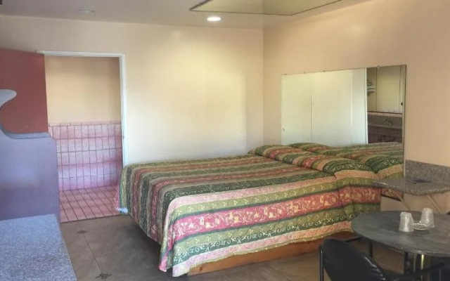 photo 4 of Foxys Motor Inn