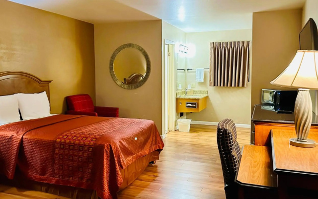 photo 2 of Franciscan Inn