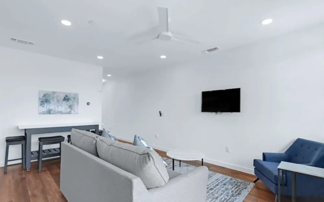 photo 3 of Chic Condo Minutes to Downtown, Gruene, & More
