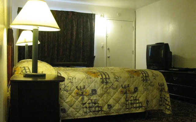 photo 4 of Fremont Frontier Motel