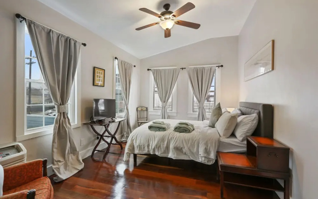 photo 4 of Freret Apartments near Street Car & Tulane