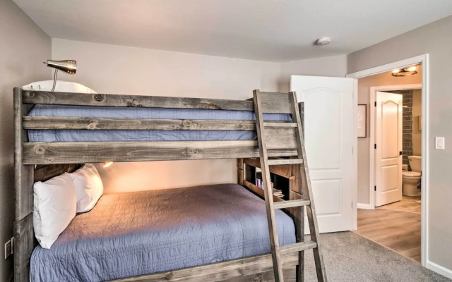 photo 4 of Frisco Condo w/ 2 Hot Tubs: Steps to Lake Dillon