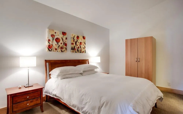 photo 5 of Front Street Suites