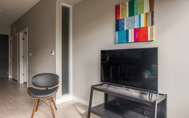 photo 2 of FRONTDESK 20 6th St Apts NE Minneapolis Riverfront District