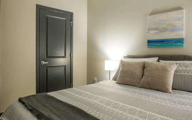 photo 2 of FRONTDESK Flashcube Apts Downtown Kansas City
