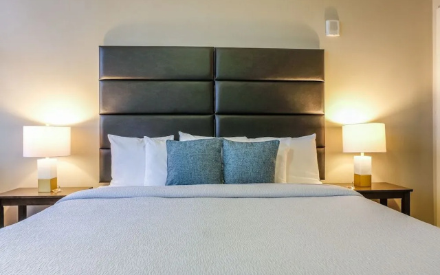 photo 4 of FRONTDESK Hibernia Tower Apts Downtown New Orleans