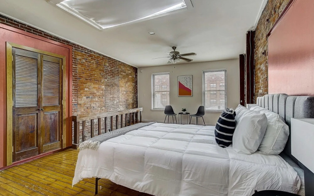 photo 3 of Frontdesk I Mariner's Court Apts Northern Liberties Philadelphia
