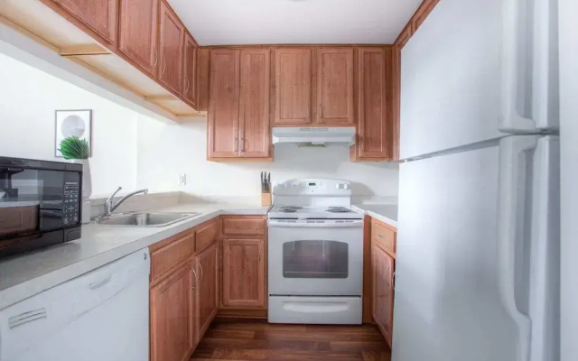photo 2 of Frontdesk River Place Apts Rivertown Detroit