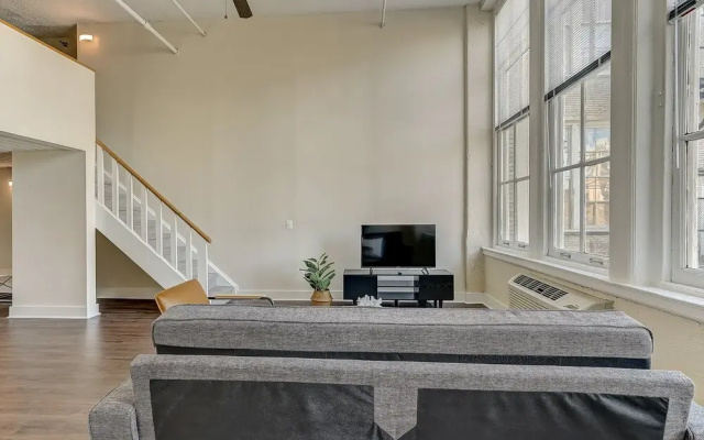 photo 2 of FRONTDESK The Cosmopolitan Apts Philadelphia