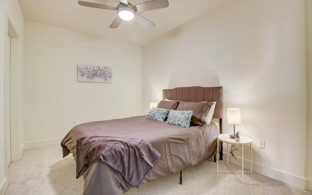 photo 5 of FRONTDESK The VUE Apts Uptown Charlotte