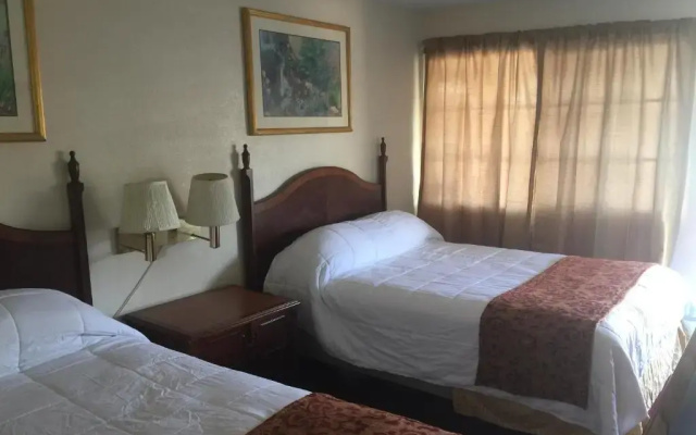 photo 4 of Frontier Motel