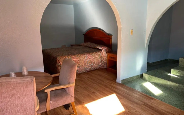photo 2 of Full Moon Inn