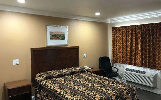 photo 3 of Fullerton Lodge