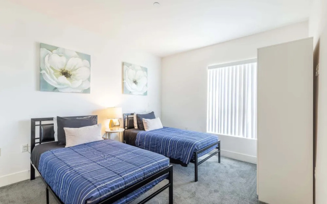 photo 5 of Fully Furnished 3br Apartment On Poinsettia Pl 3 Bedroom Apts by RedAwning