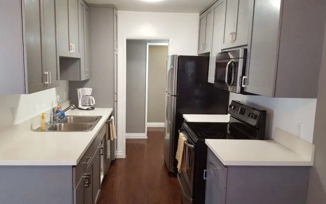 photo 5 of Fully Renovated 1 min. to Melrose Ave.
