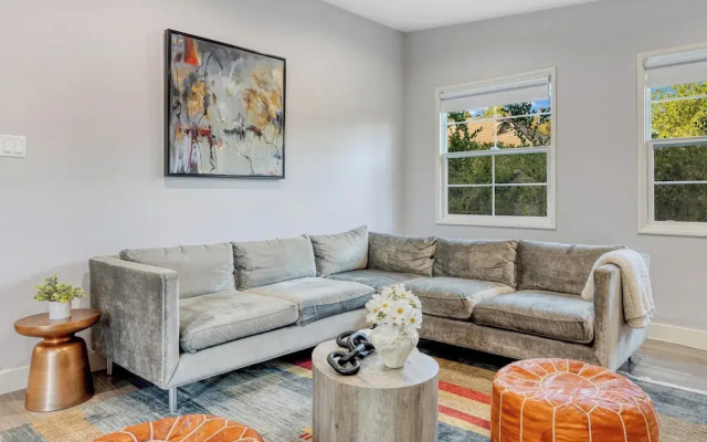 photo 2 of Fulton Buyout by Avantstay Sherman Oaks Estate + View