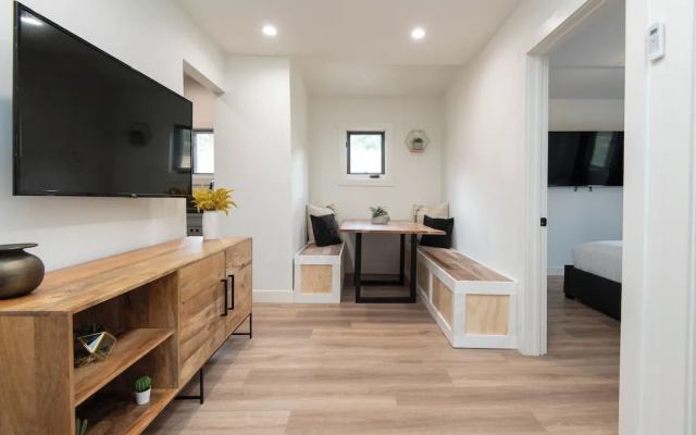 photo 3 of Fun 5Br House Near Dtla