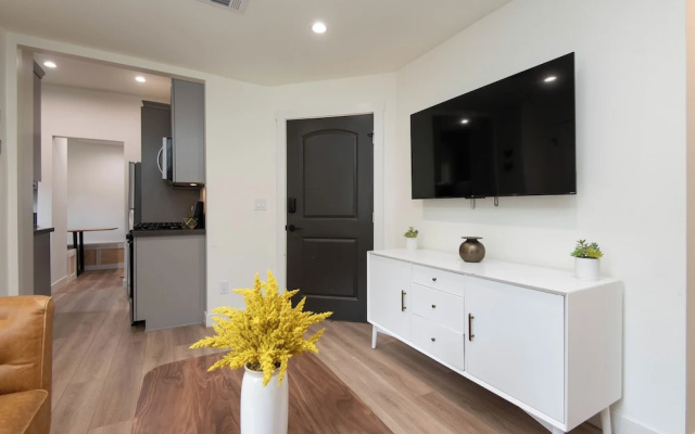 photo 5 of Fun 5Br House Near Dtla