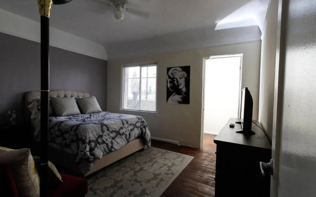 photo 2 of Furnished Los Angeles Apartments