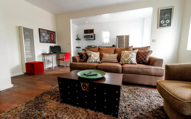 photo 3 of Furnished Los Angeles Apartments
