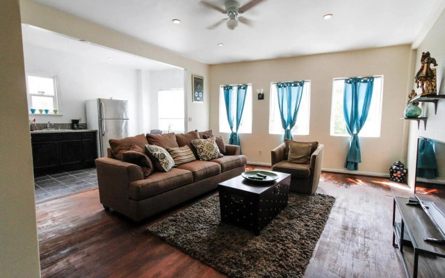 photo 4 of Furnished Los Angeles Apartments