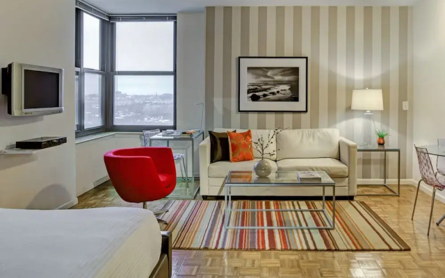 photo 3 of Furnished Quarters at Grove Pointe