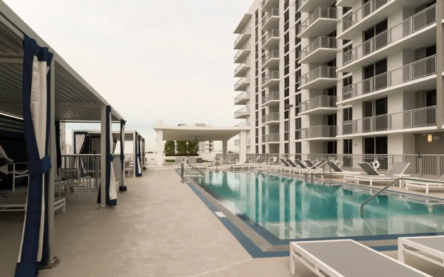 photo 2 of Furnished Suites at Coconut Grove Apartments