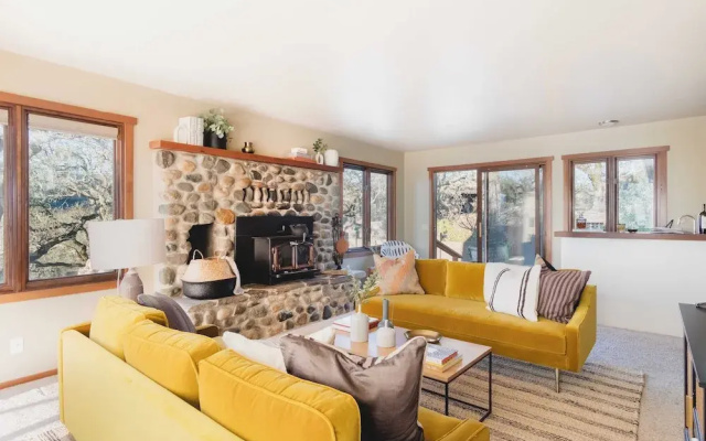 photo 2 of 3.5-acre 5bdr Rereat w/ Views, Pool + Hot Tub, Fire Pit Gable by Avantstay