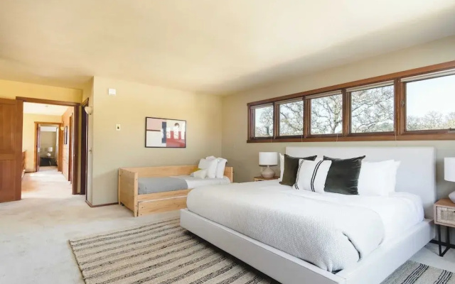 photo 5 of 3.5-acre 5bdr Rereat w/ Views, Pool + Hot Tub, Fire Pit Gable by Avantstay