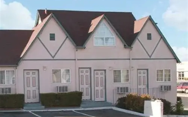 photo 5 of Gables Motel