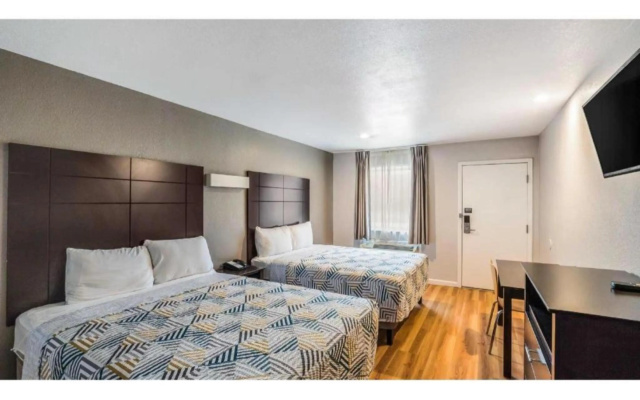 photo 5 of Motel 6 Dallas, TX
