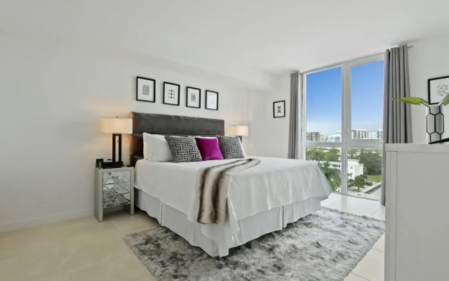 photo 2 of Top Fort Lauderdale Condo 7th Floor - Private and Sanitized, Hotel Amenities, Free Parking for Stays Over 27 Days, 400 ft From the Beach. Hosted by Super Host!