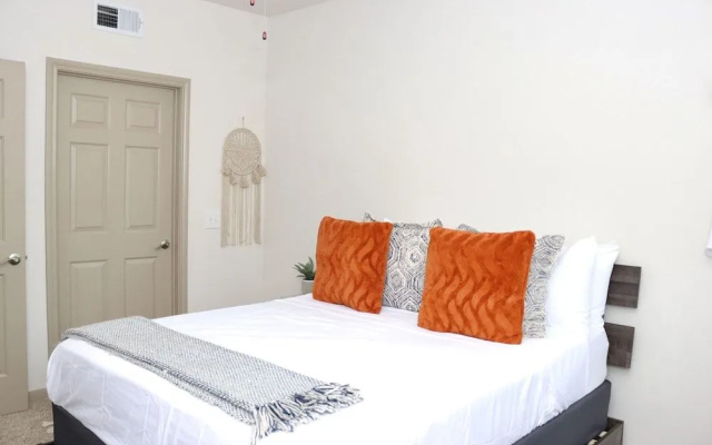 photo 2 of Galleria Queen Boho Chic Suite