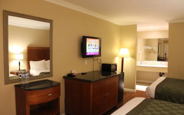 photo 3 of Garden Inn