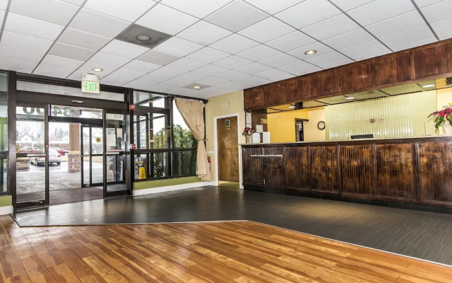 photo 2 of Garden Inn