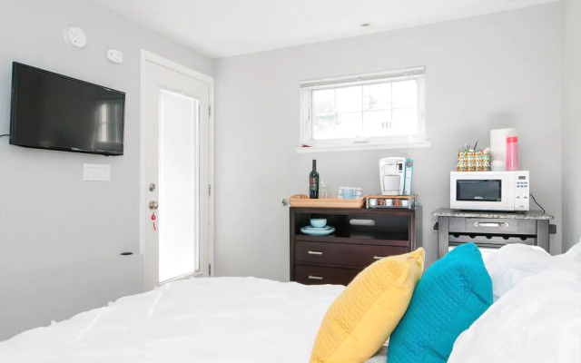 photo 4 of Garden Studio in Montclair Hills Studio Bedroom 1 Bathroom Apts