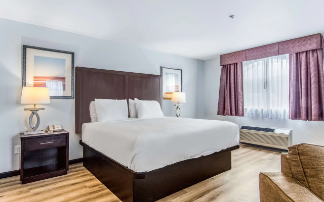 photo 3 of Red Lion Inn & Suites Des Moines