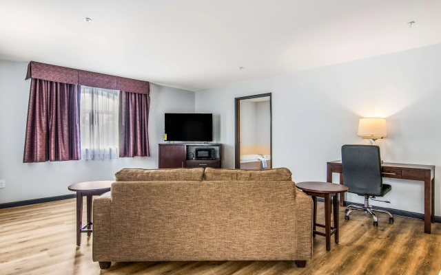photo 4 of Red Lion Inn & Suites Des Moines
