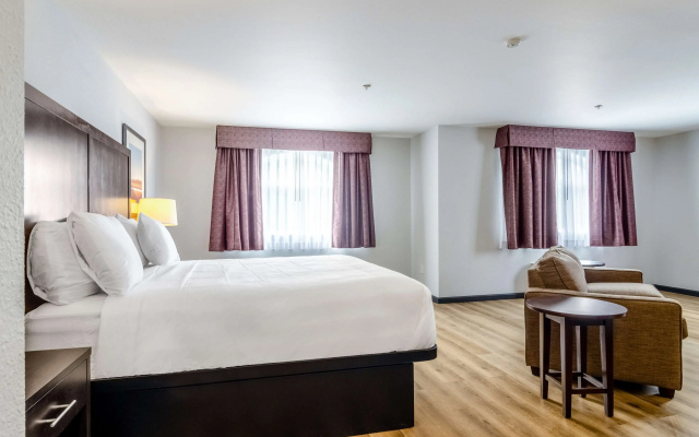 photo 5 of Red Lion Inn & Suites Des Moines