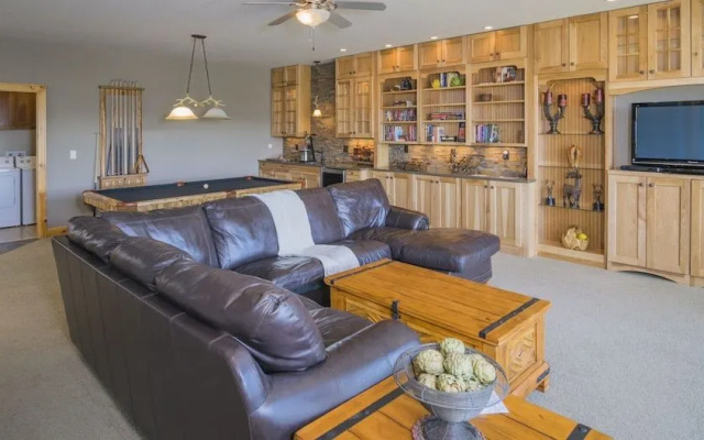photo 2 of Garlands' Alpine Lodge Luxury Vacation At Windcliff 3 Bedroom Home by RedAwning