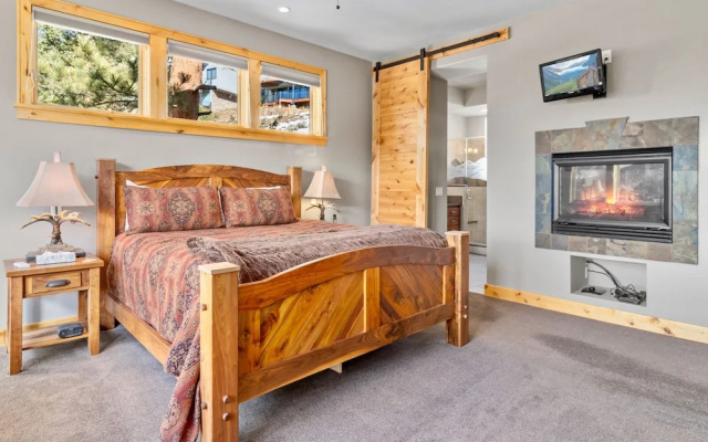 photo 3 of Garlands' Alpine Lodge Luxury Vacation At Windcliff 3 Bedroom Home by RedAwning