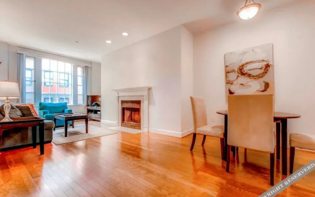 photo 2 of Evolve Suites Back Bay