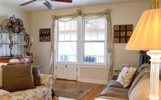 photo 2 of Gaslight Bed and Breakfast