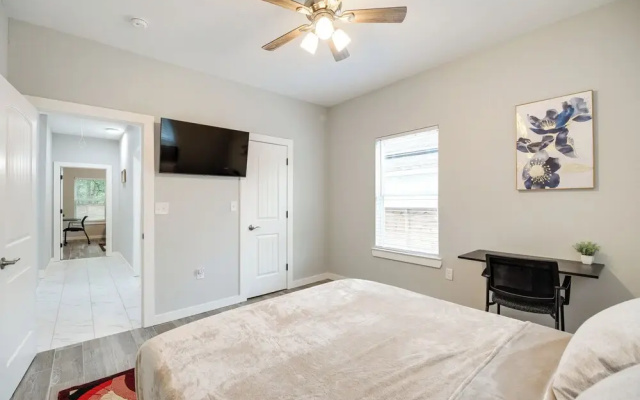 photo 4 of Gated Houston Home w/ Large Yard: 4 Mi to Downtown