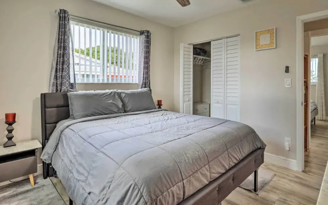 photo 4 of Gated Southern Miami Home: 22 Mi to Downtown!