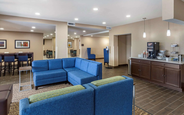 photo 2 of Comfort Inn & Suites Spring Lake - Fayetteville near Fort Bragg