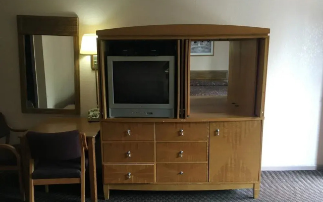 photo 3 of Gateway Inn