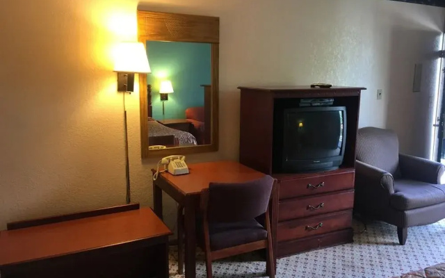 photo 4 of Gateway Inn