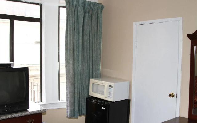 photo 4 of Gateway Inn